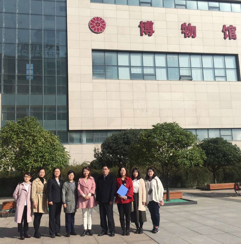 澳门电子pg游戏官网领导赴信阳市博物馆看望实习研究生
