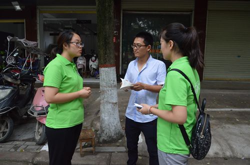 澳门电子pg游戏官网组织开展党风建设进社区志愿宣传活动