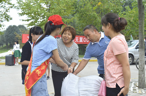 澳门电子pg游戏官网志愿迎新服务展风采