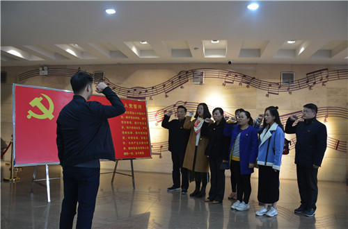 澳门电子pg游戏官网教工一支部成功开展“缅怀先烈,不忘初心,弘扬大别山精神”主题党日活动
