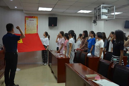 澳门电子pg游戏官网开展“不忘初心、牢记使命”主题党日活动 暨入党宣誓大会