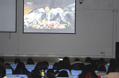 澳门电子pg游戏官网组织学生观看2015年《感动中国》颁奖晚会