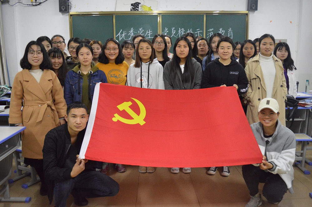 澳门电子pg游戏官网组织开展优秀学生党员榜样示范教育活动