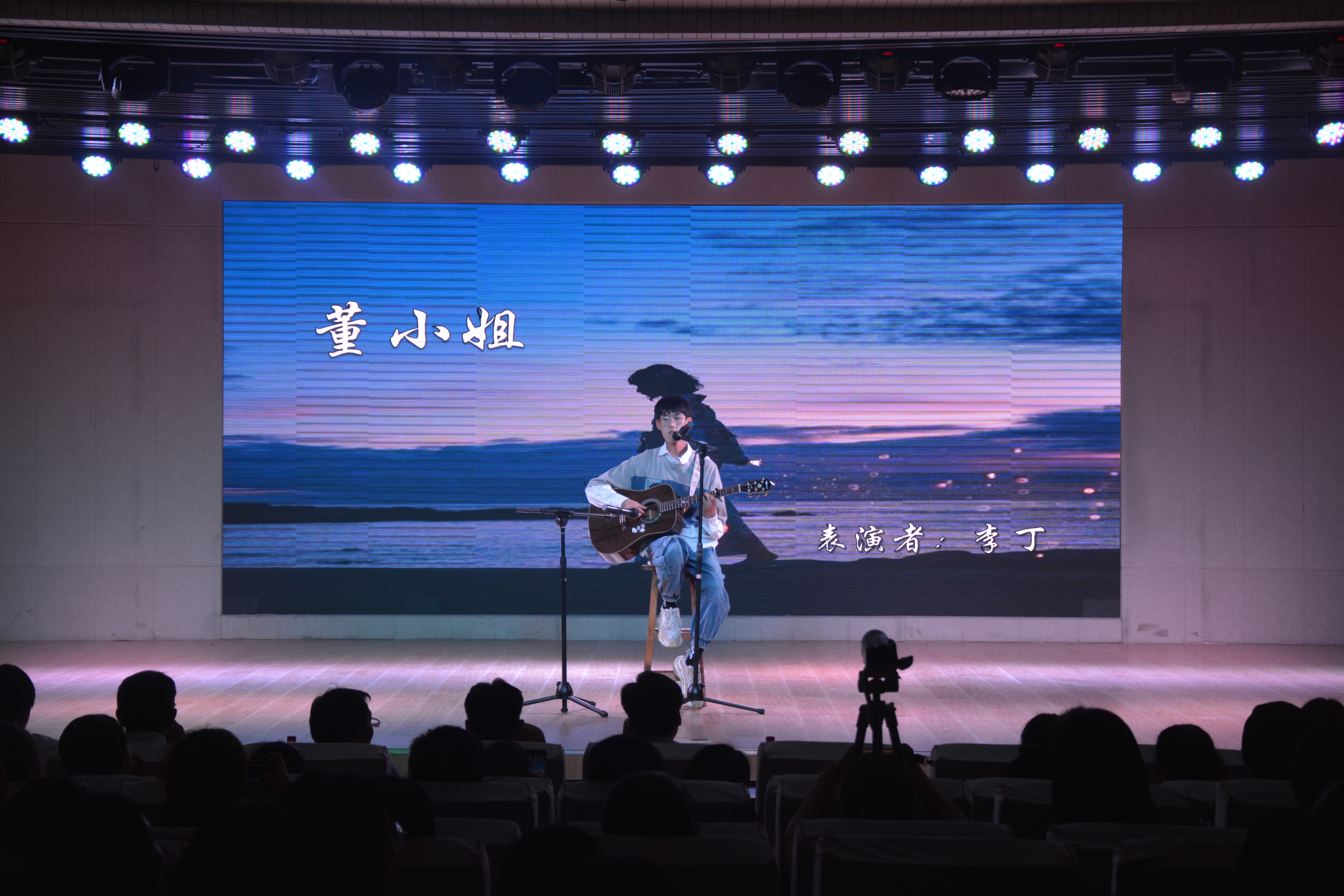 澳门电子pg游戏官网成功举办2019届优秀毕业生颁奖典礼暨欢送毕业生晚会