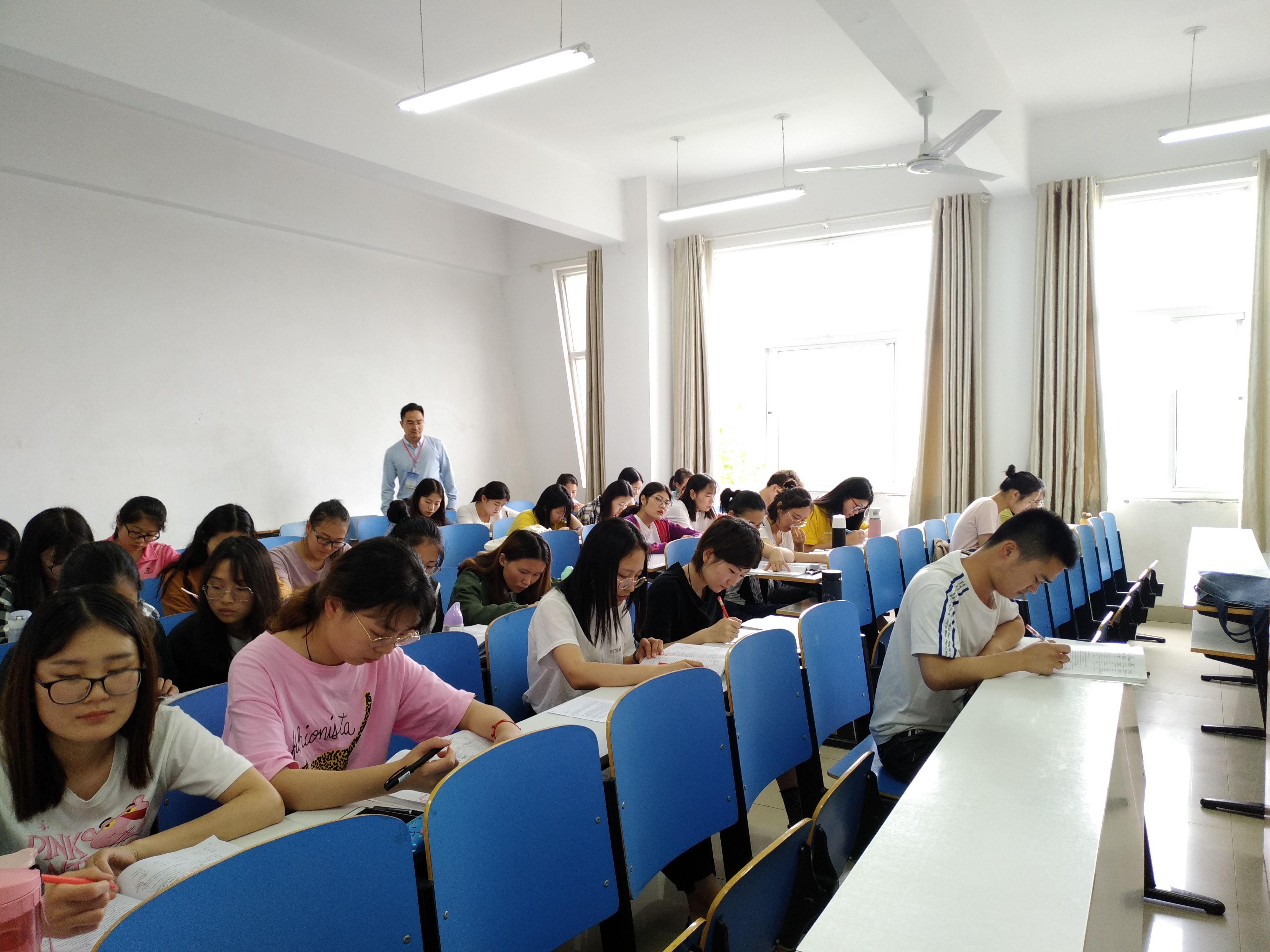 澳门电子pg游戏官网2018-2019学年第二学期第十四周教学检查