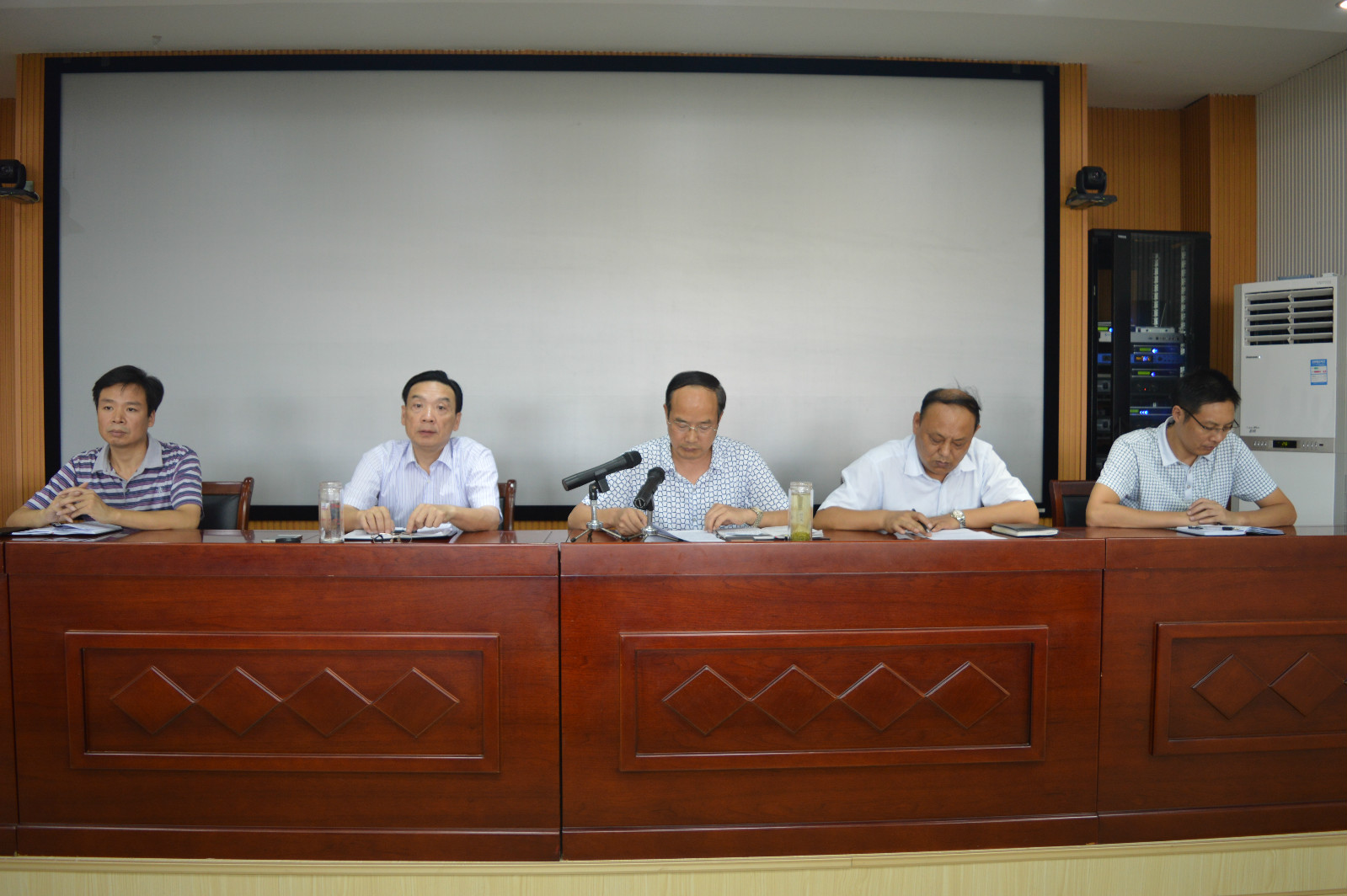 澳门电子pg游戏官网召开新学期教职工大会