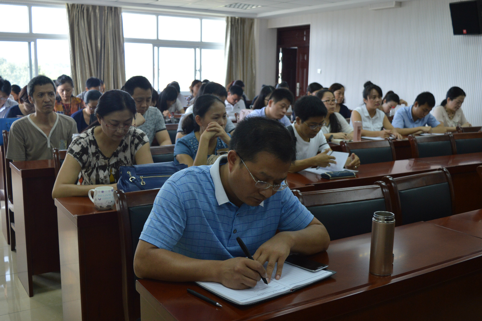 澳门电子pg游戏官网召开新学期教职工大会