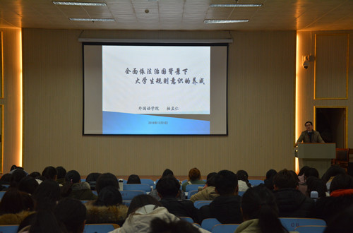 澳门电子pg游戏官网党委副书记柏孟仁为新生作入学教育报告