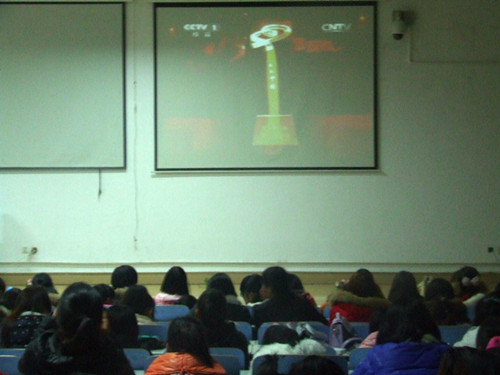 澳门电子pg游戏官网组织学生观看感动中国2014年颁奖典礼视频