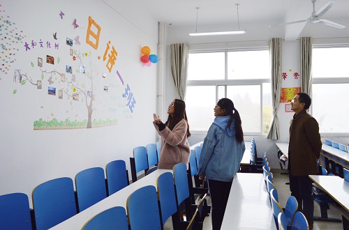 澳门电子pg游戏官网开展班级心情墙设计评比活动