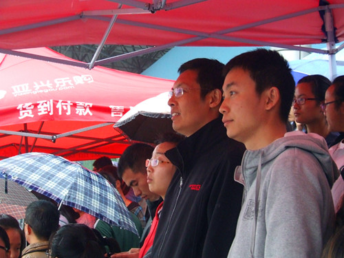 澳门电子pg游戏官网领导老师亲临运动会现场给运动健儿加油助威