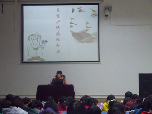 澳门电子pg游戏官网第三届“Beauty Baby”化妆知识讲座火热开讲